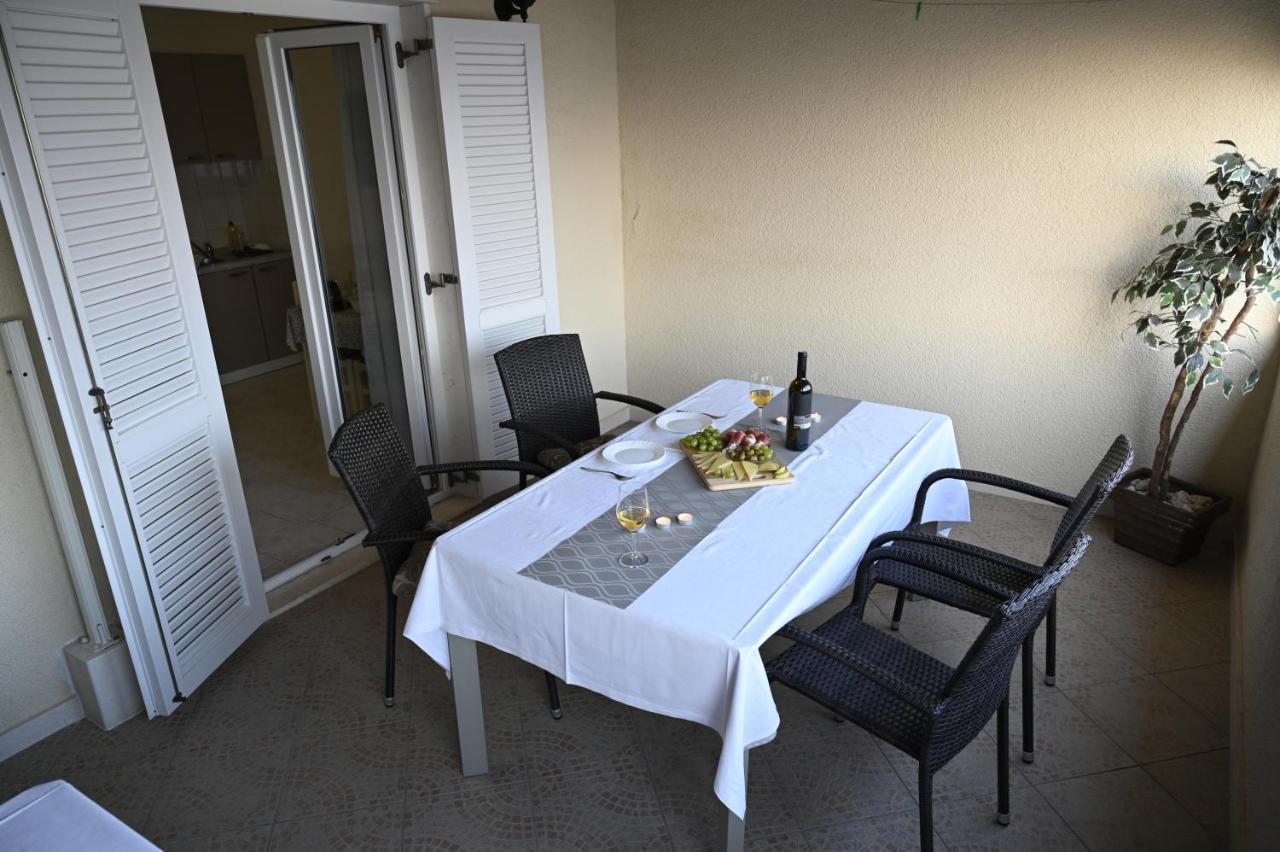 Apartments "Sea View" Miki & Ivana Bol Exterior photo